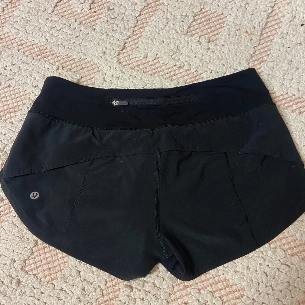 lulu lemon speed up shorts 2.5” size 4 - Picture 2 of 3